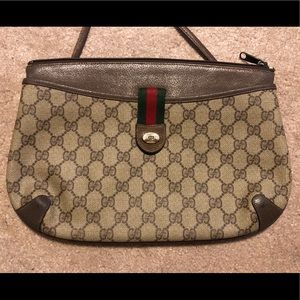 GUCCI Accessory Collection GG Signature Crossbody